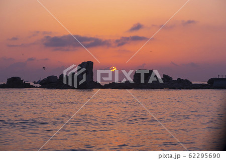 海 雲 太陽 62295690