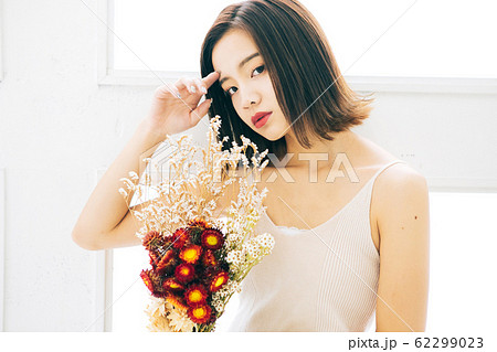 若い女性のヘアスタイルイメージ 62299023