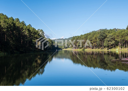 Clear lake with the reflection in the national 62300102