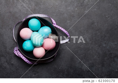 Easter greeting card with colorful eggs 62300170