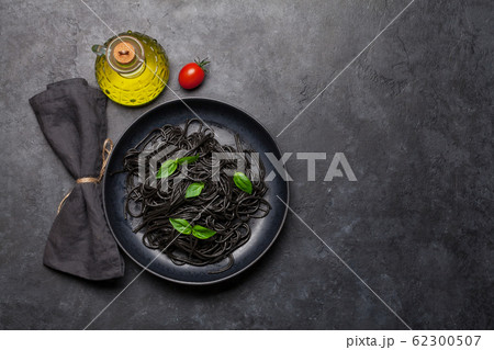 Black spaghetti pasta 62300507