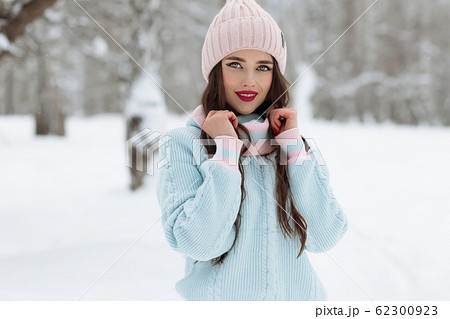 Stylish young lady in winter countryside 62300923