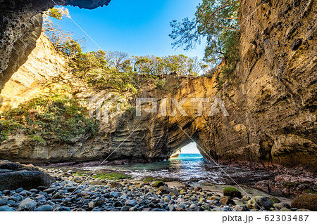 静岡県　 南伊豆　　竜宮窟 62303487