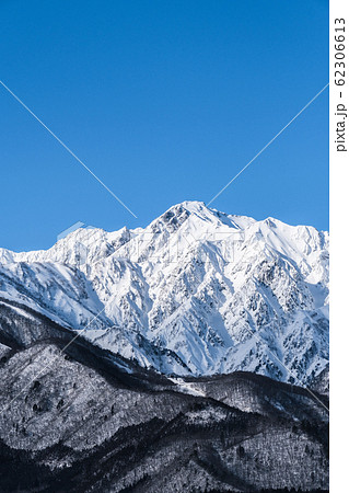 白馬村の冬風景 （五竜岳） 62306613