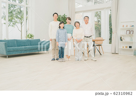family 三世代家族 同居 60代 孫 小学生 family 三世代家族 同居 60代 孫 小学生 62310962