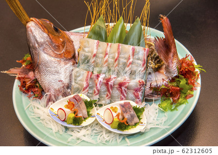 鯛の活造り 62312605