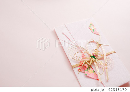 【写真素材】ご祝儀袋 祝い事 結婚式 のし 水引 【写真素材】ご祝儀袋 祝い事 結婚式 のし 水引 62313170
