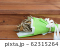 Withered roses on wood floor 62315264