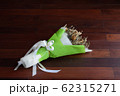 Withered roses on wood floor 62315271