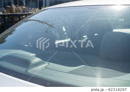 車のガラスについた汚れの写真素材