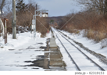 冬の北海道森町JR尾白内駅の雪景色を撮影 62319153