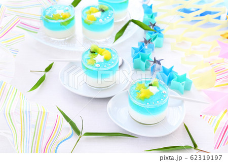 七夕ゼリーと七夕飾り 62319197