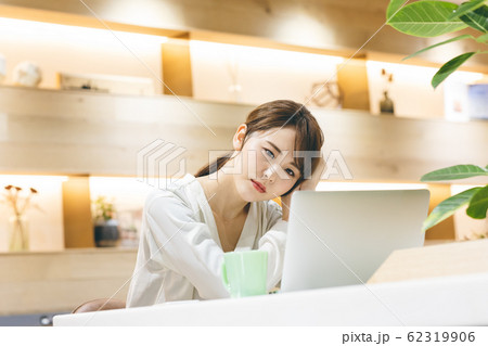 ノマドワーク 女性 ノマドワーク 女性 62319906