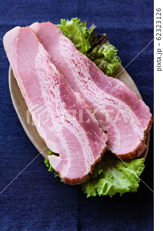 厚切りベーコン 62323126