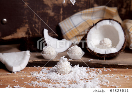 Close up of coconut with white pulp, coconut chip Close up of coconut with white pulp, coconut chip 62323611