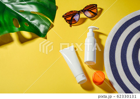 Sunprotection objects, Sanscreen. Hat with sunglasses and protection cream SPF Beach accessories. Summer Travel Vacation Concept 62330131