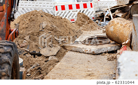Repair of city collector on the roadway, 62331044