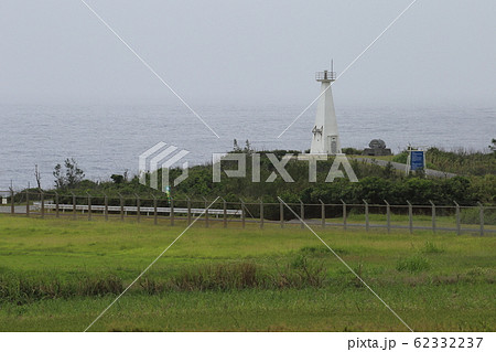 沖縄　伊江　柵の中の伊江島灯台 62332237