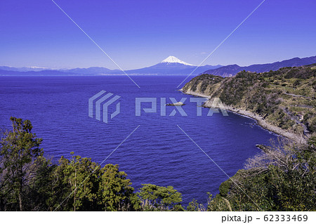 （静岡県）西伊豆・恋人岬から望む、富士山 62333469