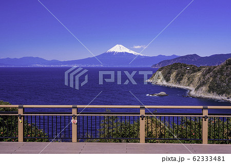 （静岡県）西伊豆・恋人岬から望む、富士山 62333481