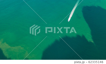 Aerial view of speed boat in the sea 62335146