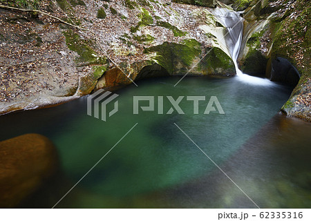 龍鎮神社　竜鎮の滝（奈良県宇陀市） 62335316