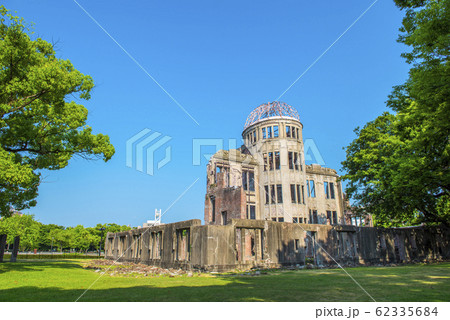 青空の広島平和記念公園 62335684