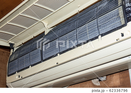 古いエアコンのフィルターの汚れ 古いエアコンのフィルターの汚れ 62336796