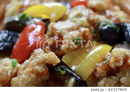 野菜タップリの鶏天丼 62337604