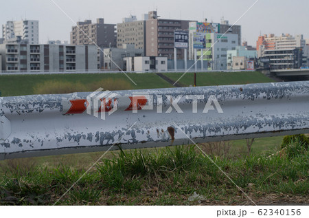 川辺のガードレール 62340156