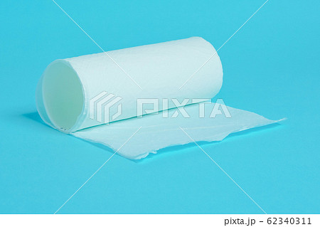 トイレットペーパーの芯　交換時期、補充、浪費など 62340311