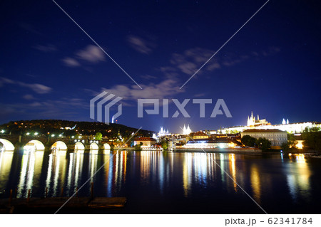 チェコ プラハ 夜景 62341784