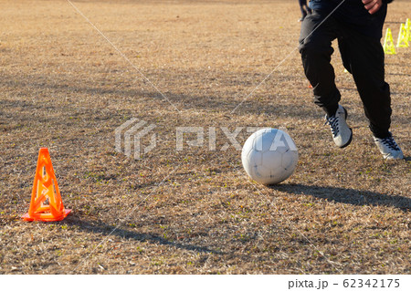 サッカートレーニング 62342175