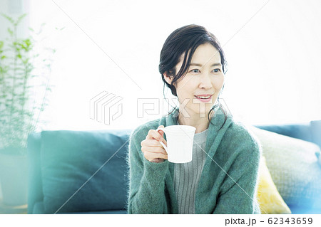 女性・紅茶・リビング 女性・紅茶・リビング 62343659