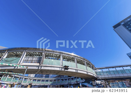 JR新横浜駅前の円形歩道橋 62343951