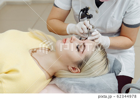 Permanent makeup, tattooing of eyebrows. 62344978