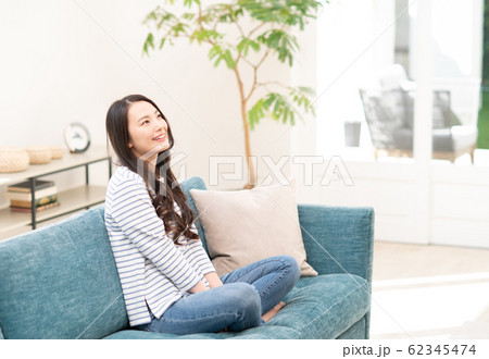 若い女性 62345474