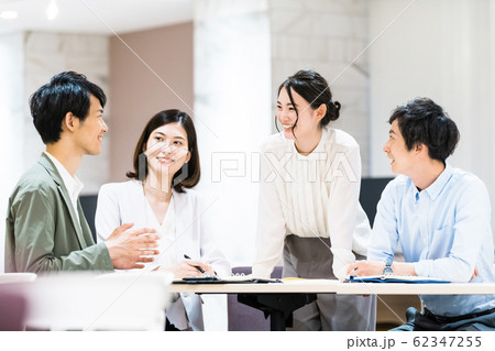 ビジネス　若手　男女 62347255
