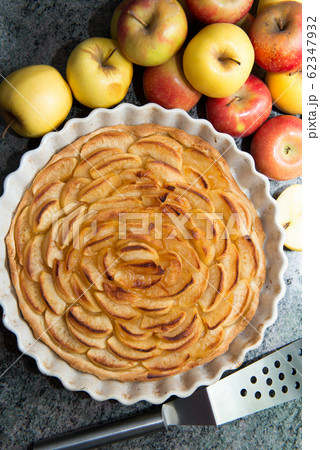 beautiful apple pie with red and yellow apples beautiful apple pie with red and yellow apples 62347932