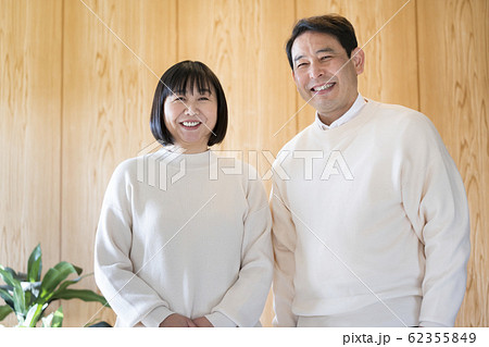 シニア夫婦　ポートレート 62355849