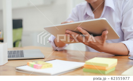 Using online connect technology for business, Using online connect technology for business, 62355977