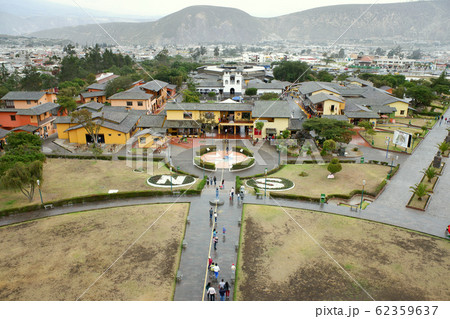 エクアドル　赤道記念碑からの眺望 62359637