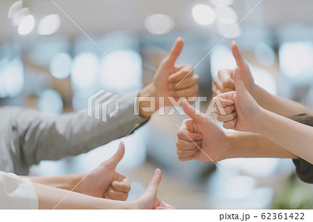 サムズアップ　6人 62361422