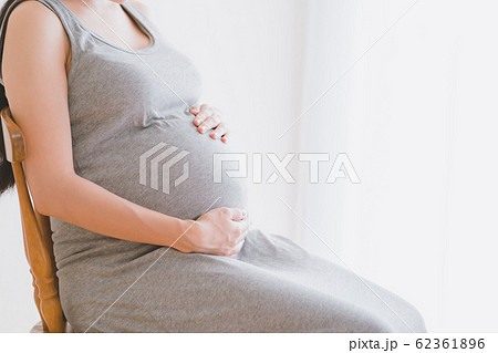 pregnant woman 62361896
