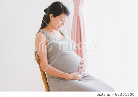 pregnant woman 62361900