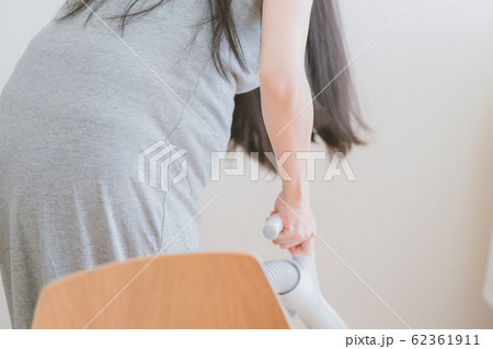 pregnant woman 62361911