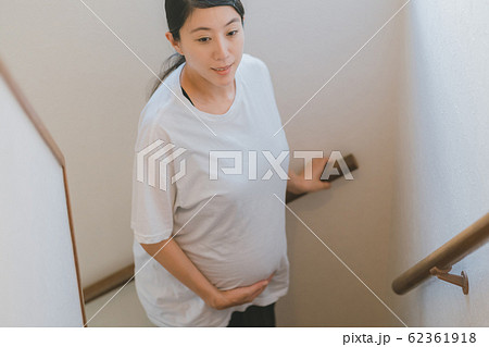 pregnant woman pregnant woman 62361918