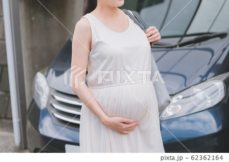 pregnant woman 62362164