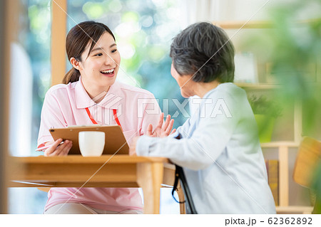 介護イメージ　シニア　デイケア　介護福祉士　老人ホーム 62362892