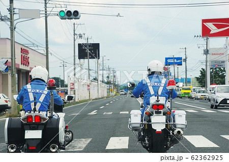 警ら中の2台の白バイ 警ら中の2台の白バイ 62362925